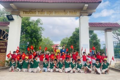 Hoạt động trải nghiệm tham quan trường Tiểu học Nguyễn Trãi của các bé trường MN Hoa Sen